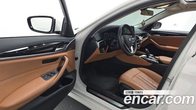 BMW 5 Series 2019 — Şəkil 10/20