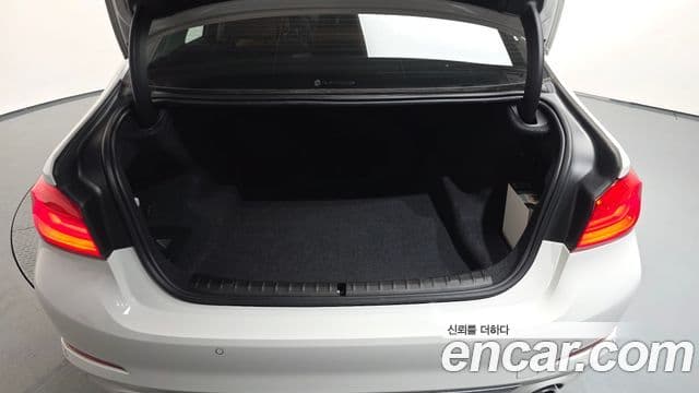 BMW 5 Series 2019 — Şəkil 17/20