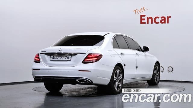 Mercedes-Benz E-Class 2019 — ფოტო 2/20