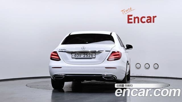 Mercedes-Benz E-Class 2019 — ფოტო 4/20