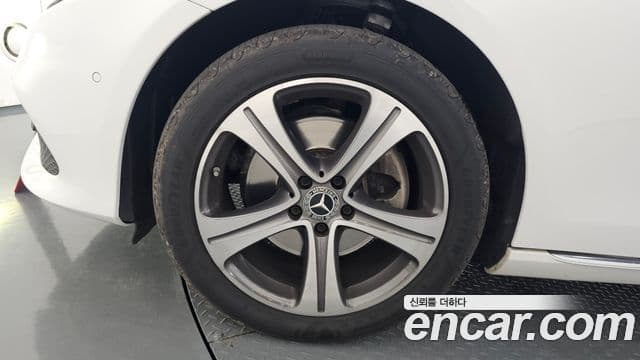 Mercedes-Benz E-Class 2019 — ფოტო 5/20