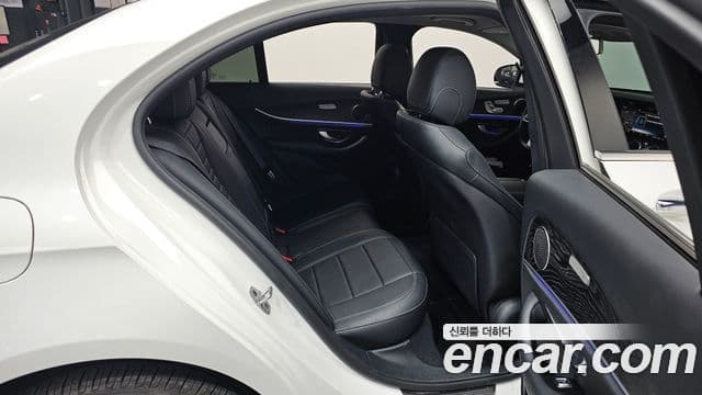 Mercedes-Benz E-Class 2019 — ფოტო 11/20