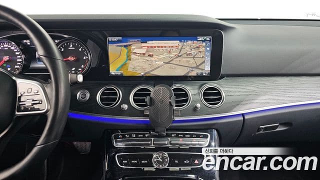 Mercedes-Benz E-Class 2019 — ფოტო 12/20