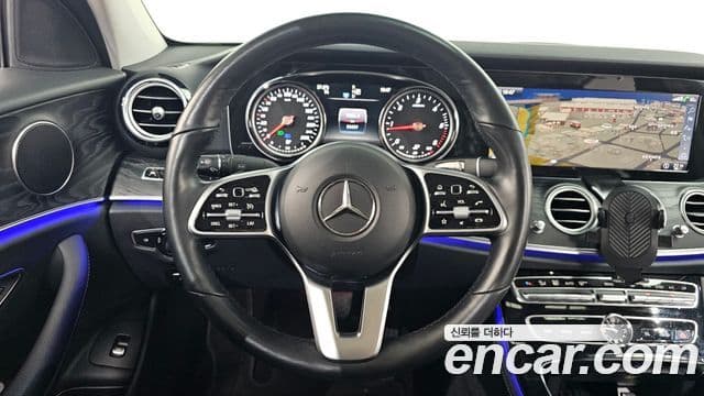 Mercedes-Benz E-Class 2019 — ფოტო 13/20