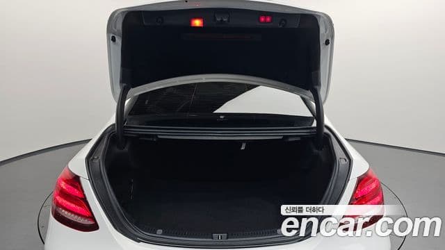 Mercedes-Benz E-Class 2019 — ფოტო 18/20