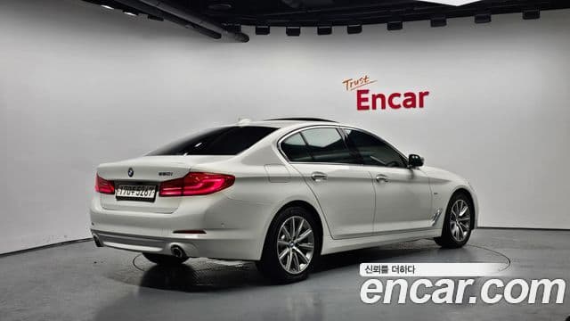 BMW 5 Series 2018 — Şəkil 19/20