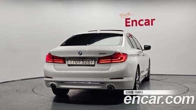 BMW 5 Series 2018 — Şəkil 13/20