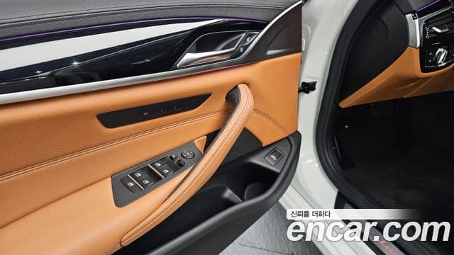 BMW 5 Series 2018 — Şəkil 15/20