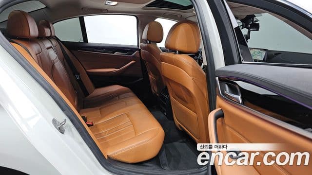 BMW 5 Series 2018 — Şəkil 8/20