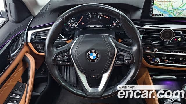 BMW 5 Series 2018 — Şəkil 11/20