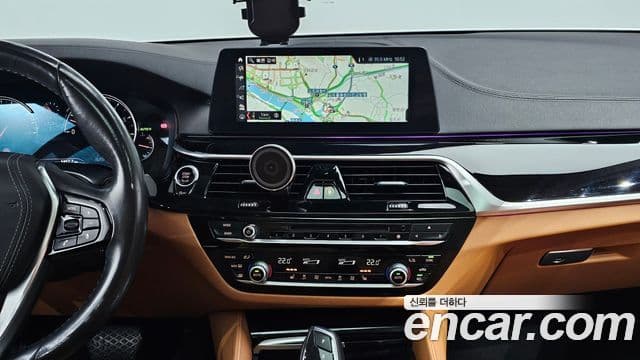 BMW 5 Series 2018 — Şəkil 10/20
