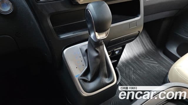 Hyundai Staria 2025 — Фото 9/20