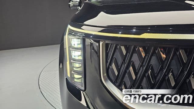 Kia Carnival 2023 — Photo 9/36