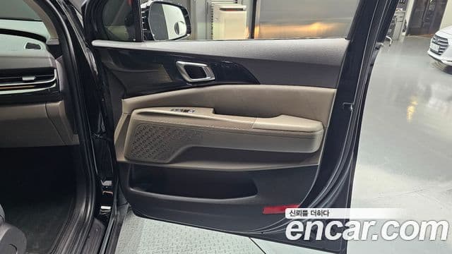 Kia Carnival 2023 — Photo 21/36