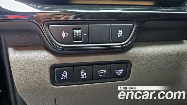 Kia Carnival 2023 — Photo 25/36