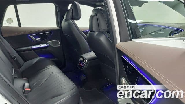 Mercedes-Benz EQE SUV 2023 — ფოტო 11/17