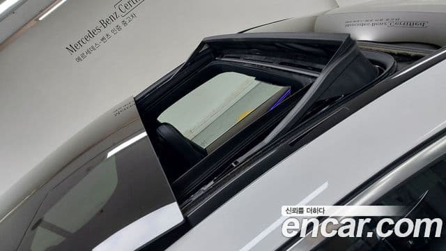 Mercedes-Benz EQE SUV 2023 — ფოტო 8/17