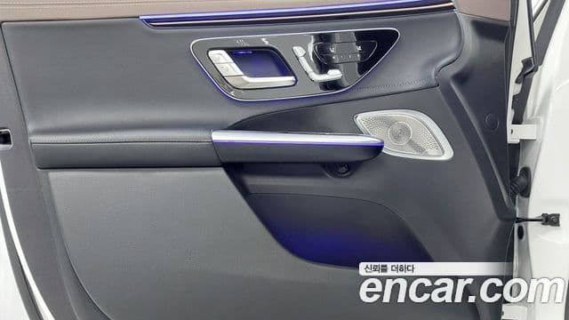 Mercedes-Benz EQE SUV 2023 — ფოტო 5/17
