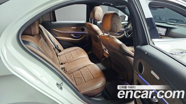 Mercedes-Benz E-Class 2022 — Şəkil 12/20