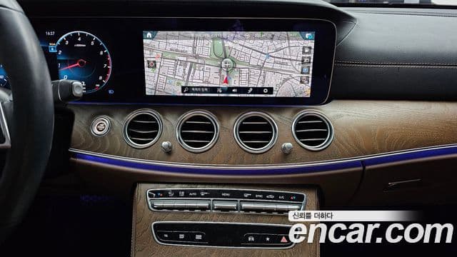 Mercedes-Benz E-Class 2022 — Şəkil 14/20