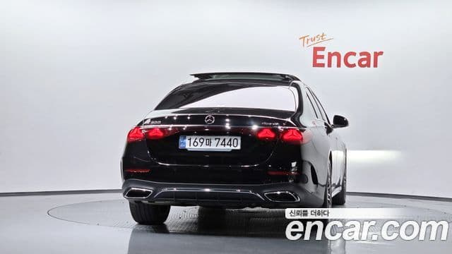 Mercedes-Benz E-Class 2024 — ფოტო 4/20