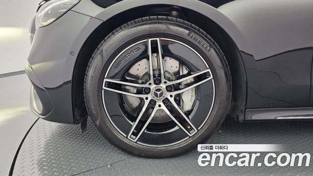 Mercedes-Benz E-Class 2024 — ფოტო 5/20