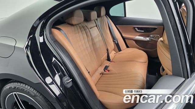Mercedes-Benz E-Class 2024 — ფოტო 11/20