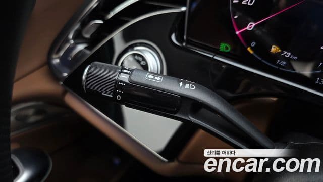 Mercedes-Benz E-Class 2024 — ფოტო 18/20