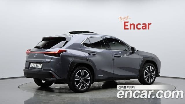 Lexus UX250h 2019 — ფოტო 2/20