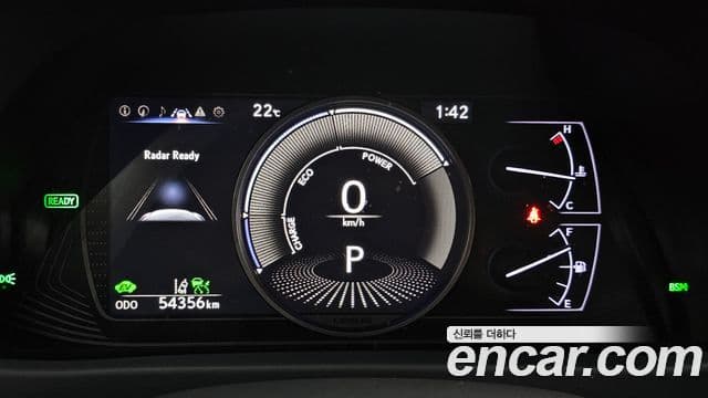 Lexus UX250h 2019 — ფოტო 8/20