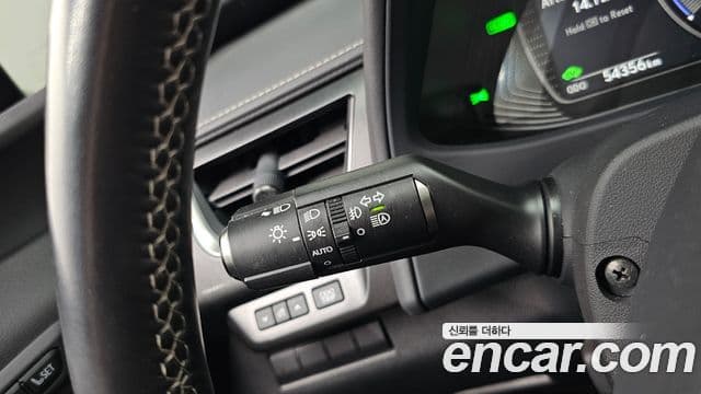 Lexus UX250h 2019 — ფოტო 19/20
