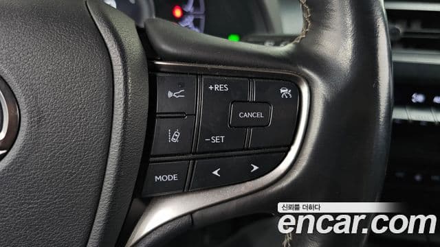 Lexus UX250h 2019 — Photo 29/33