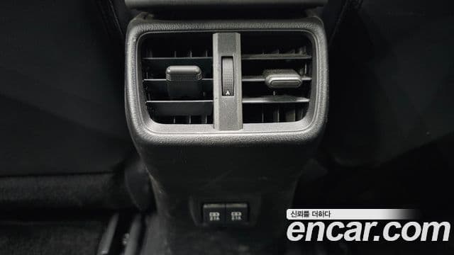 Lexus UX250h 2019 — Photo 15/33