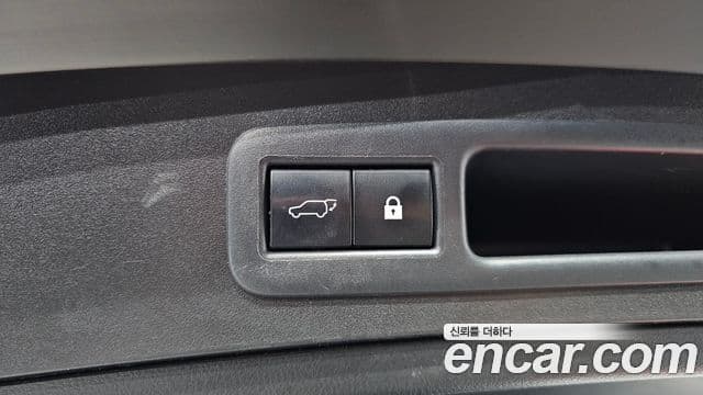 Lexus UX250h 2019 — Photo 27/33