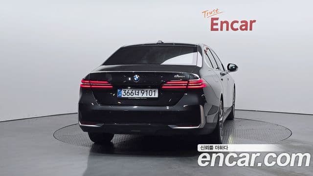 BMW 5 Series 2025 — ფოტო 4/20
