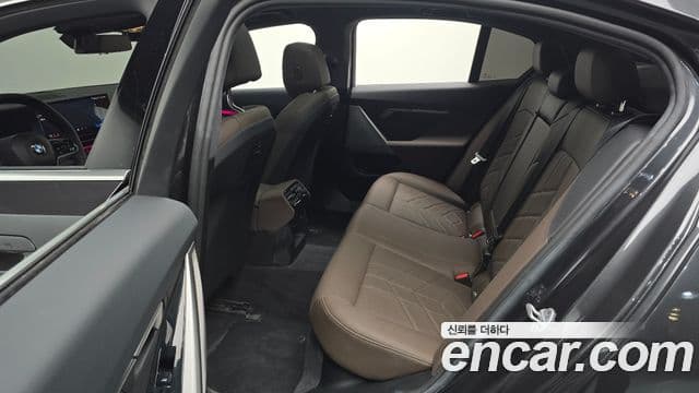 BMW 5 Series 2025 — ფოტო 12/20