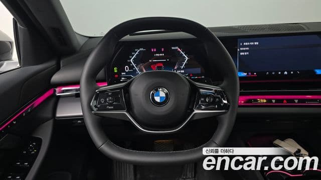 BMW 5 Series 2025 — ფოტო 13/20