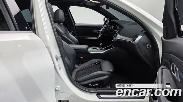 BMW 3 Series 2021 — Photo 27/32