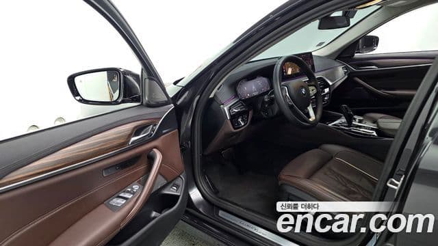 BMW 5 Series 2022 — Şəkil 10/20