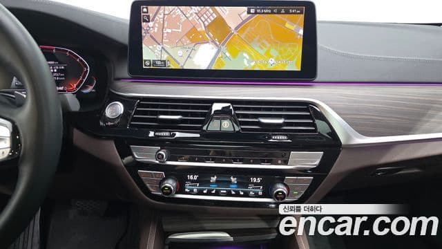 BMW 5 Series 2022 — Şəkil 13/20