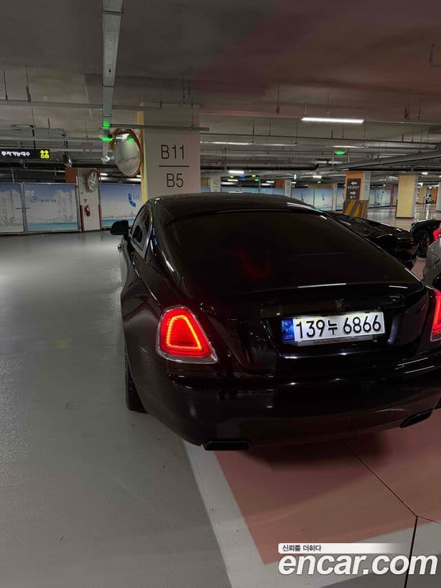 Rolls-Royce Wraith 2021 — Photo 6/13