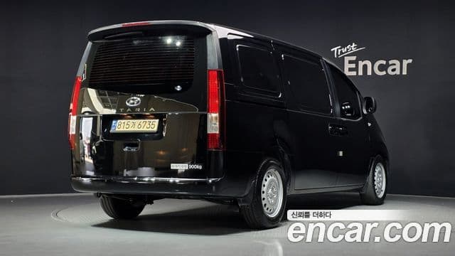 Hyundai Staria 2023 — ფოტო 2/20