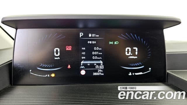Hyundai Staria 2023 — ფოტო 8/20