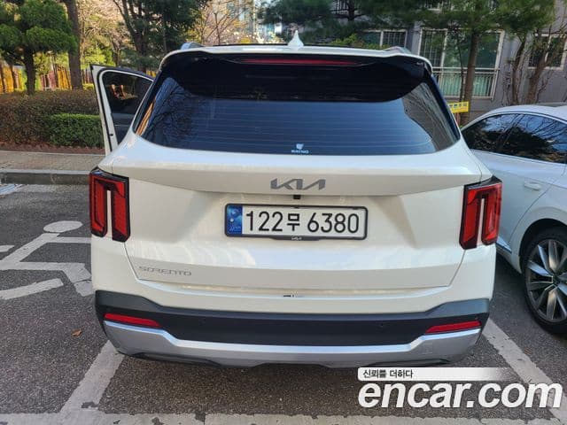 Kia Sorento 2023 — ფოტო 2/6