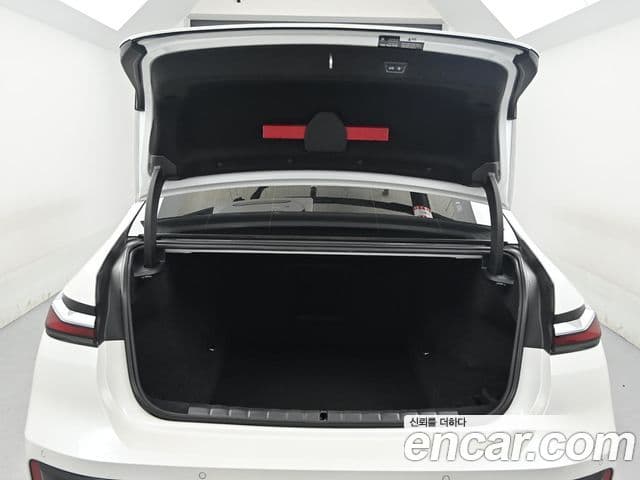 BMW 7 Series 2024 — Photo 9/20