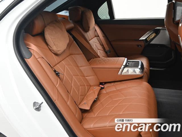 BMW 7 Series 2024 — Photo 4/20
