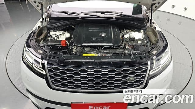 Land Rover Range Rover Velar 2018 — ფოტო 6/20