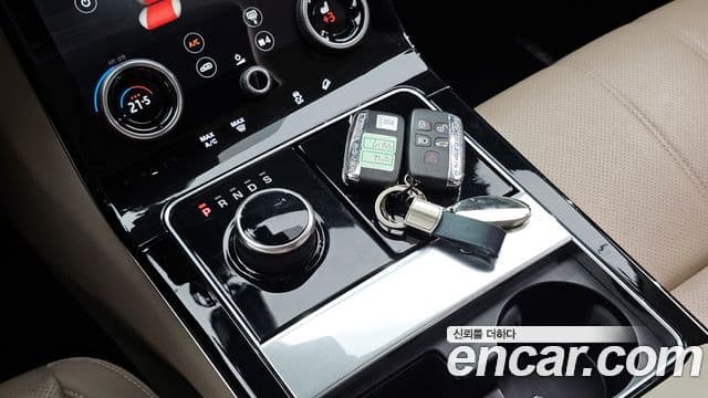 Land Rover Range Rover Velar 2018 — ფოტო 9/20