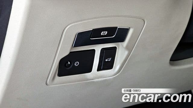 Land Rover Range Rover Velar 2018 — ფოტო 15/20