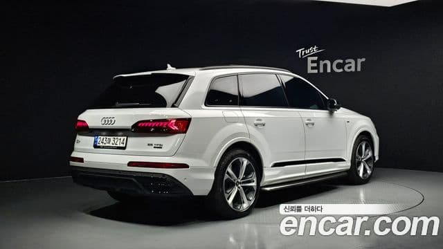 Audi Q7 2022 — Фото 2/20